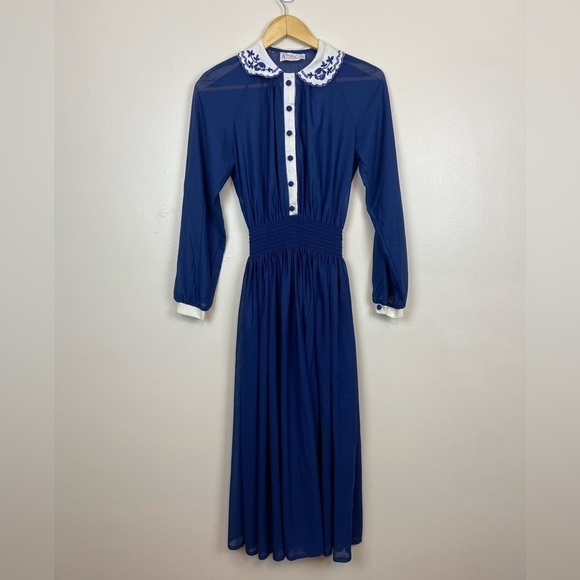 VINTAGE KAY WINDSOR 1950s-1960s Collared Embroidered Button Smock Waist Dress - Picture 1 of 11